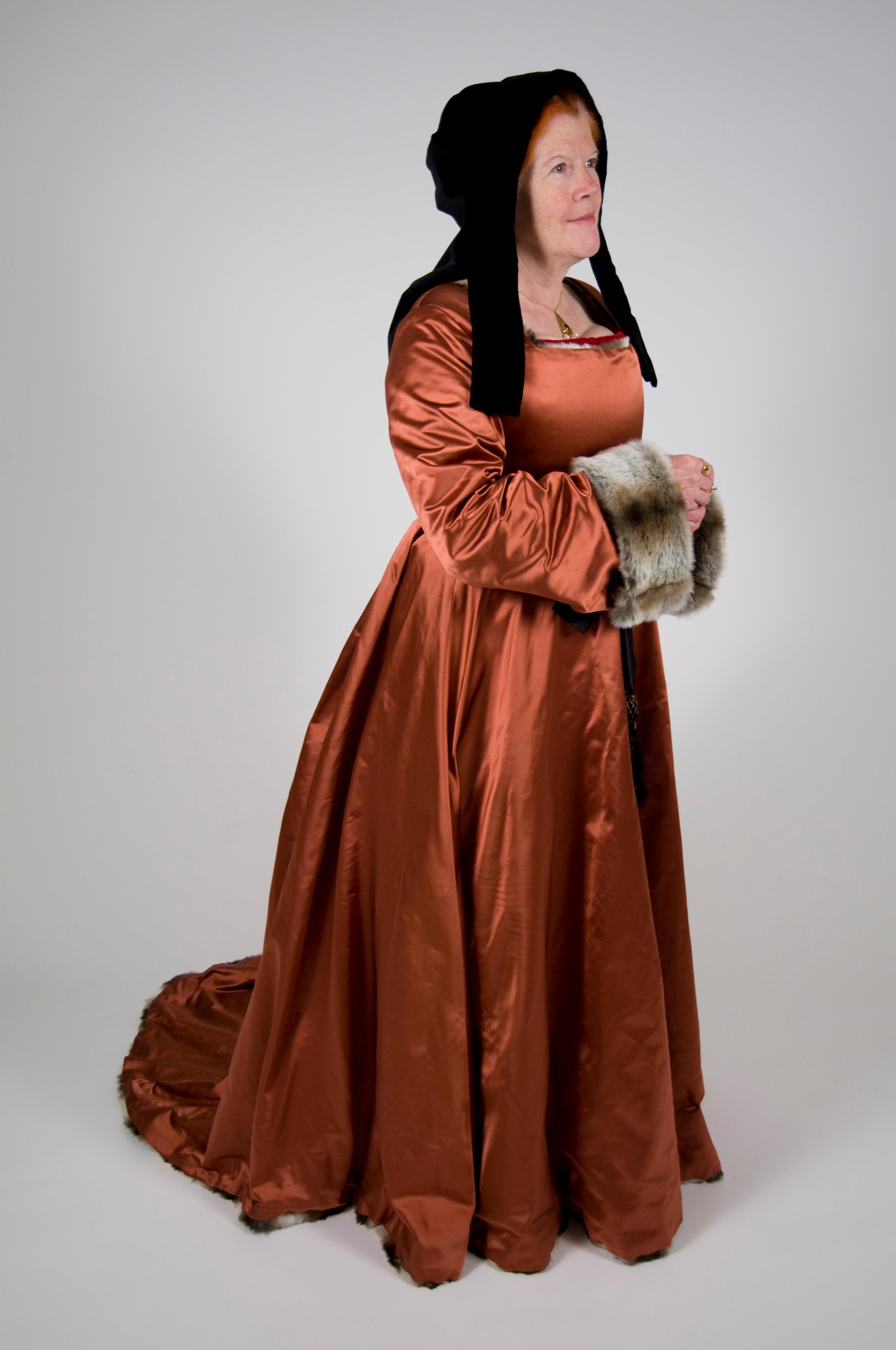 8 EarlyTudorLady'sGown CJ